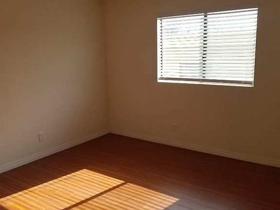3rd image of 4832 Rosewood Ave APT H