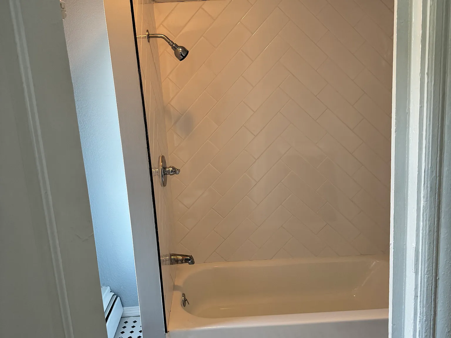 3 bed, 1200 sqft, $2,000 — Photo 4