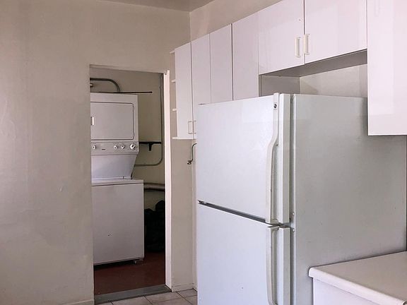 5th image of 346 Corbett Ave