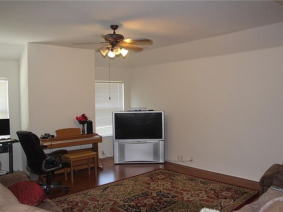 5th image of 4004 Double Oak Dr