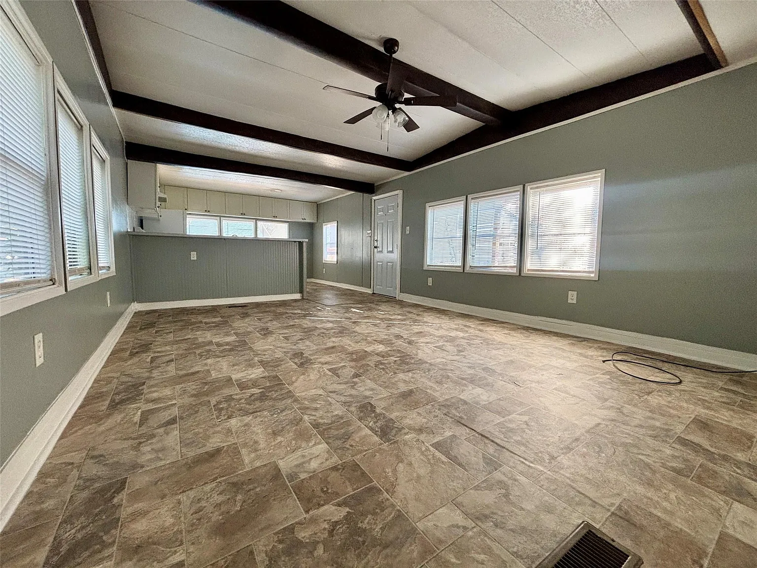 2 bed, 1.0 bath, 952 sqft, $1,075 — Photo 4