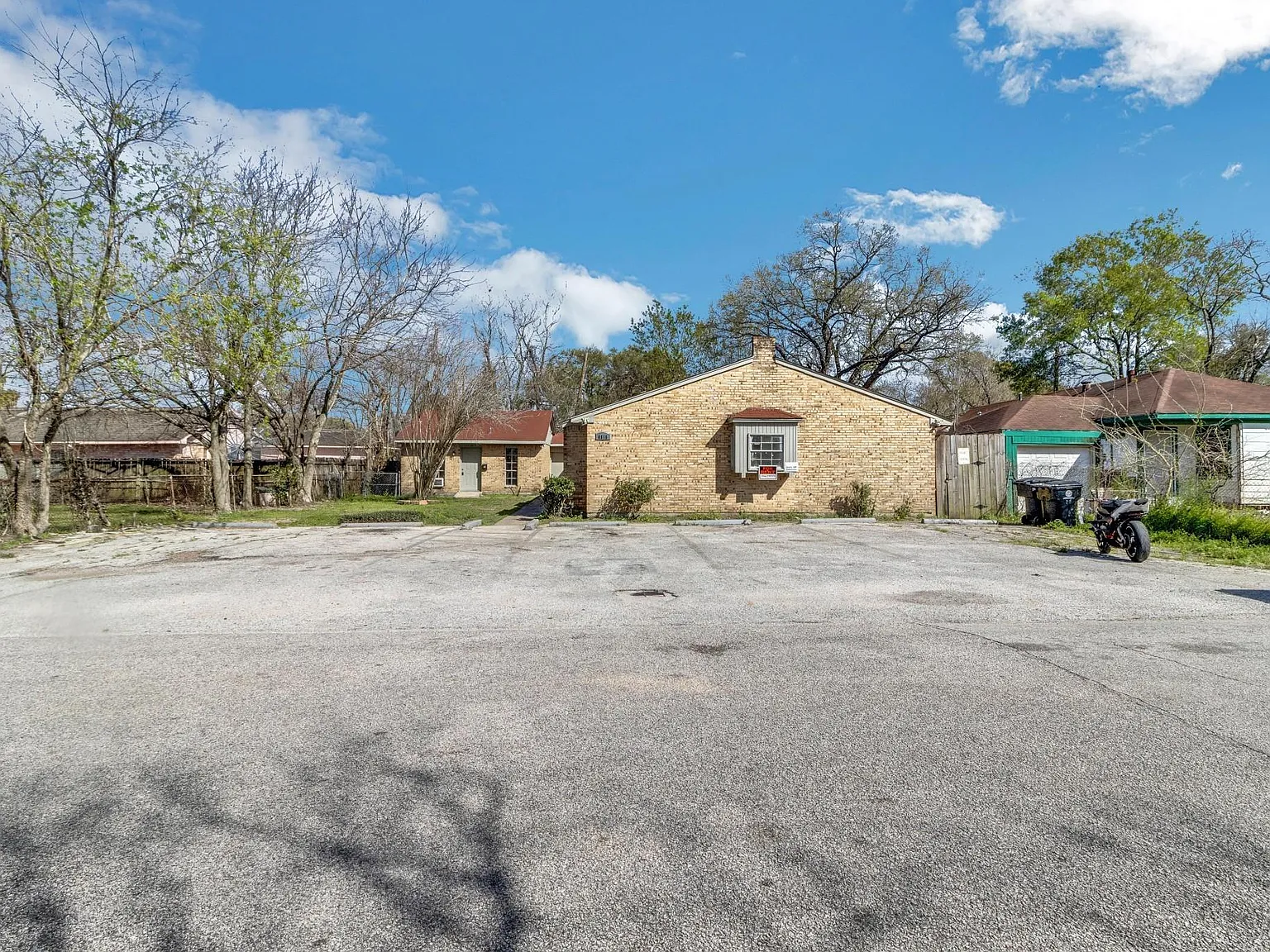 6815 Beachwood St — Photo 2