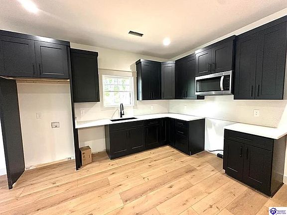 3rd image of 504 Cook St