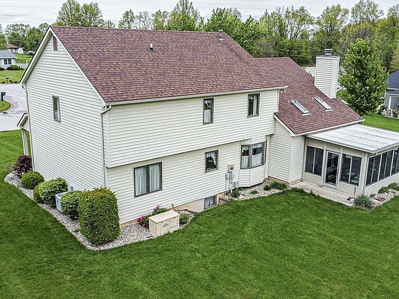 3rd image of 120 Lindenwood Dr