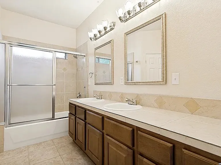 1514 Mooreshill Dr — Photo 10