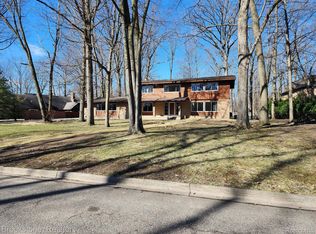 1077 Springborrow Dr, Flint, MI 48532