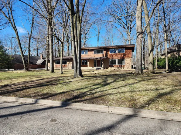 1077 Springborrow Dr, Flint, MI 48532