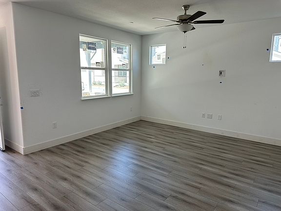 4th image of 2175 Grady Cir