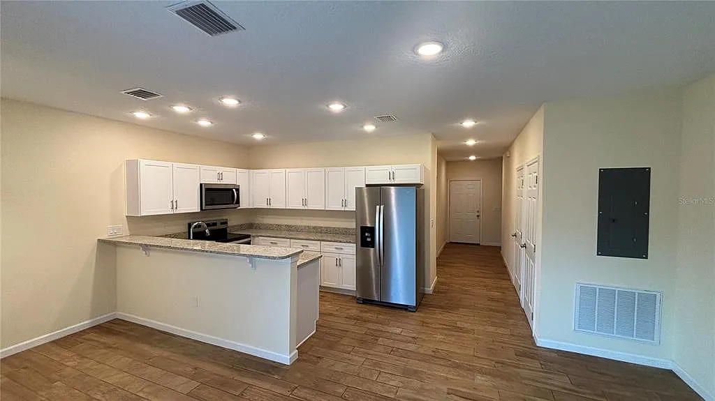 3 bed, 3.0 bath, 1428 sqft, $1,695 — Photo 3