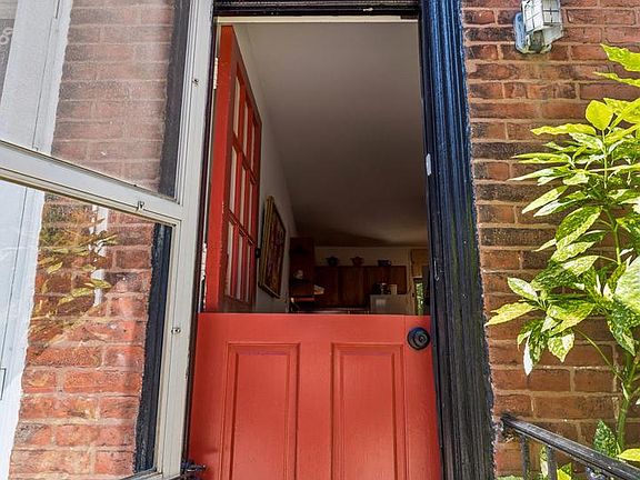 2nd image of 2410 Manning St