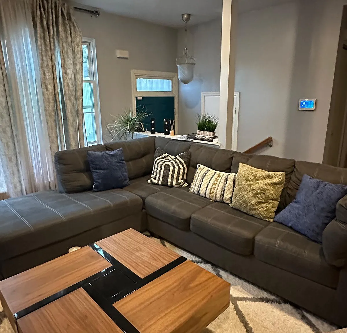 3 bed, 1300 sqft, $3,300 — Photo 3