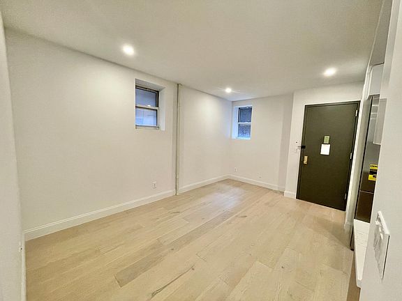 5th image of 228 E 6th St #14