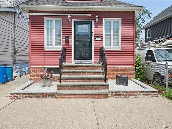 2nd image of 2915 Sommer Place