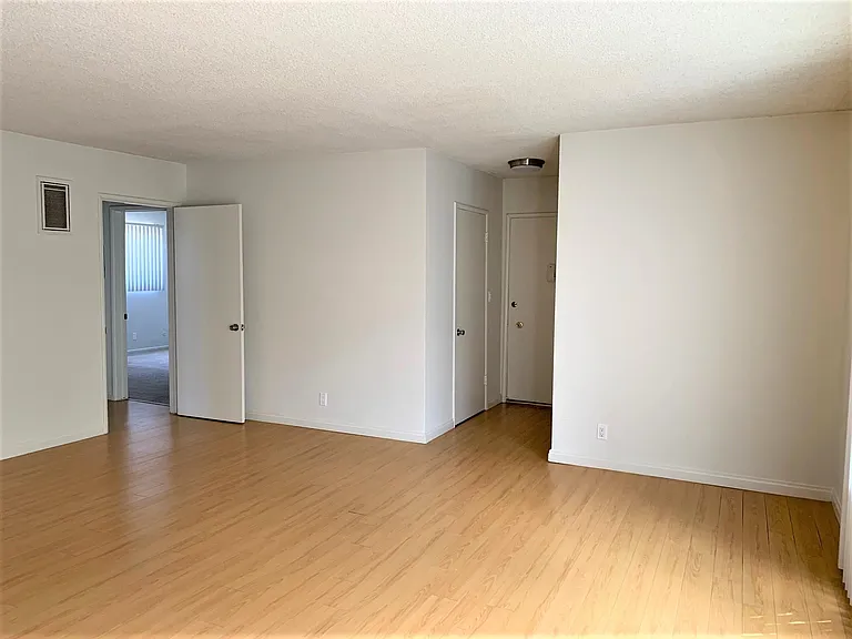 3734 Clarington Ave #6 — Photo 9