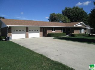 805 Pine St, Sheldon, IA 51201
