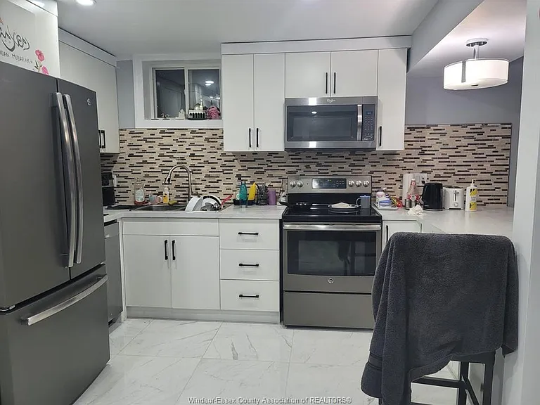 2252 Dandurand Ave #LOWER — Photo 4