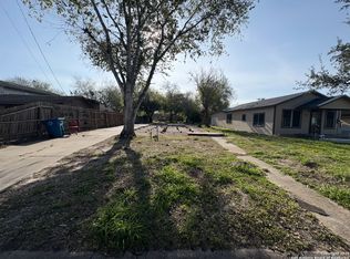 907 W Crockett St #3-50, Beeville, TX 78102