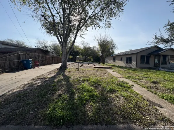 907 W Crockett LOT 3,50, Beeville, TX 78102