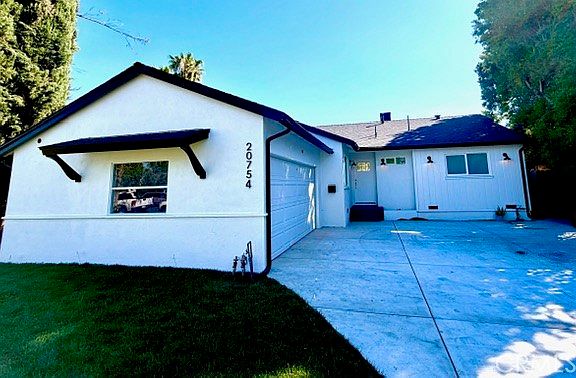 3rd image of 20754 Vose St