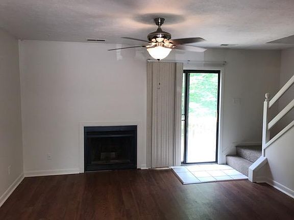 2nd image of 1424 Tenbury Dr