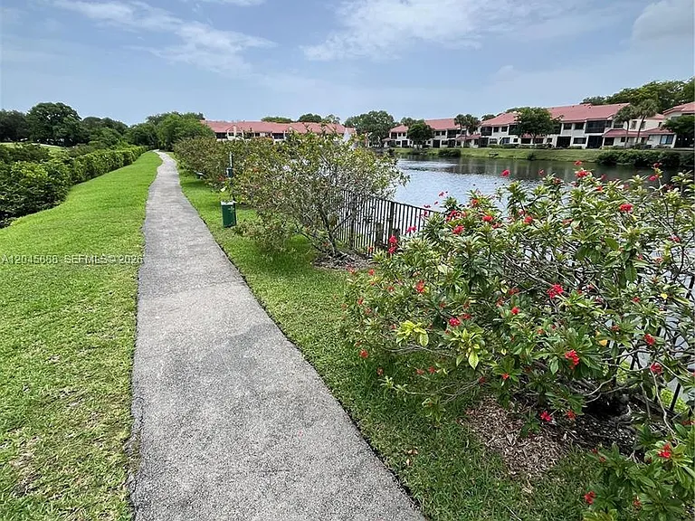 3345 Emerald Oaks Dr #106 — Photo 43
