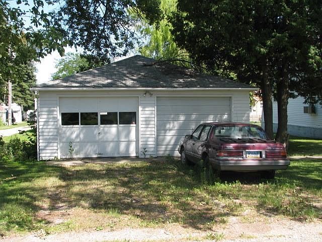 2nd image of 221 2nd Ave E
