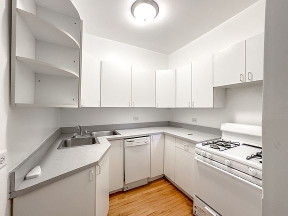 2nd image of 4408 N Rockwell St APT 3