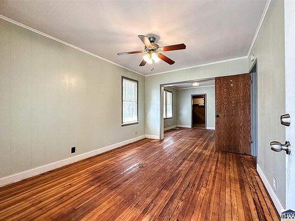 3rd image of 1908 Plum St