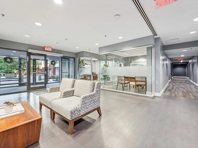 Residences at Manchester Place — Photo 11