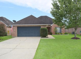 145 Wild Rose Ln, Youngsville, LA 70592