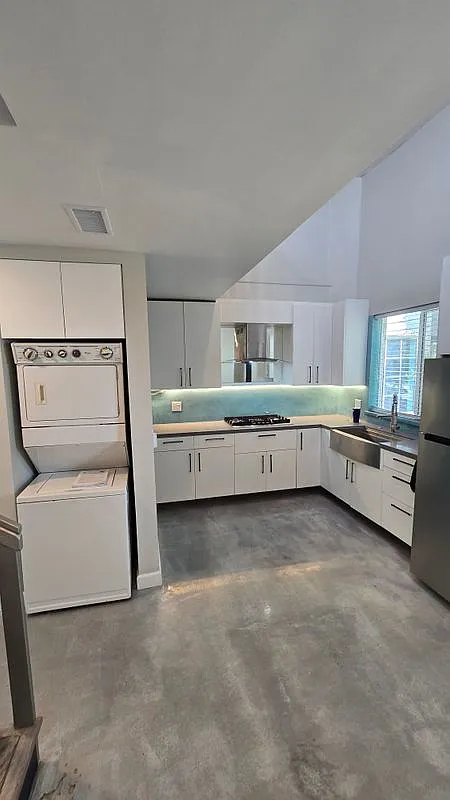 2 bed, 1.0 bath, 630 sqft, $2,500 — Photo 1