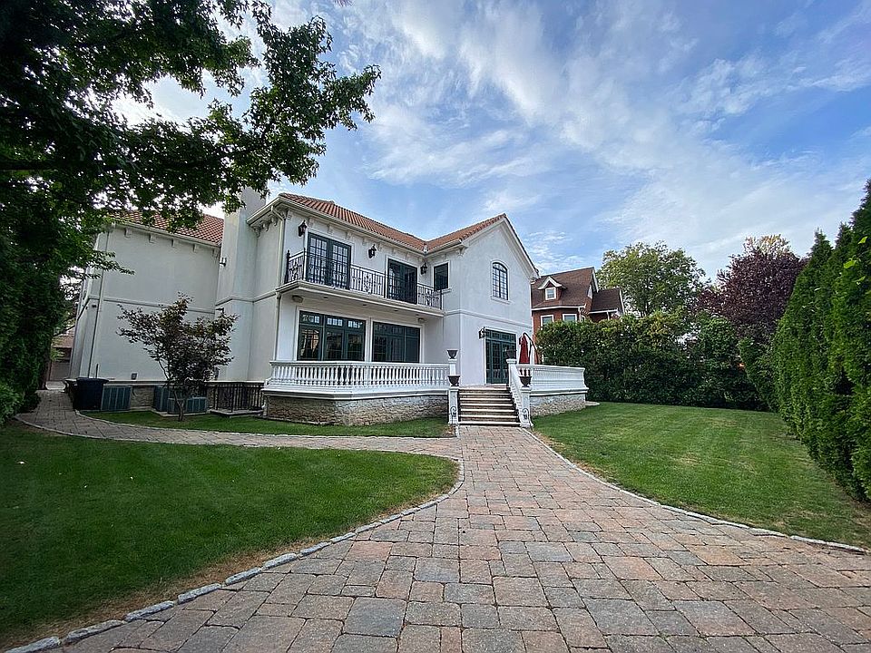 2nd image of 1068 Dearborn Rd