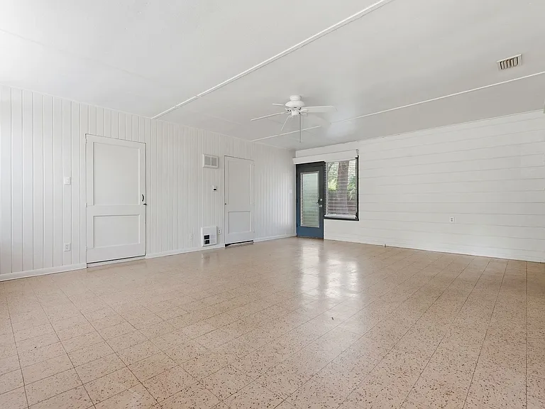 1038 NE 21st Ave — Photo 3