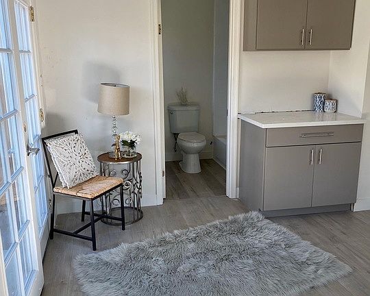 3rd image of 1587 W 35th Pl #B