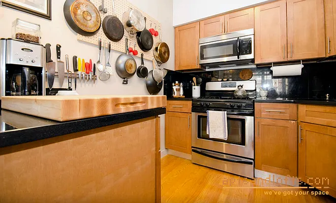 Rented by aptsandlofts.com | media 12