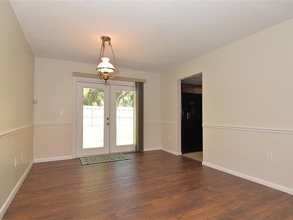 3rd image of 125 Cambridge Dr