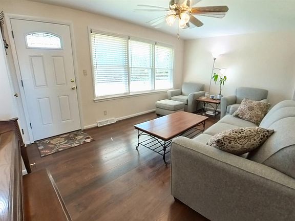 4th image of 558 Marjorie Ln