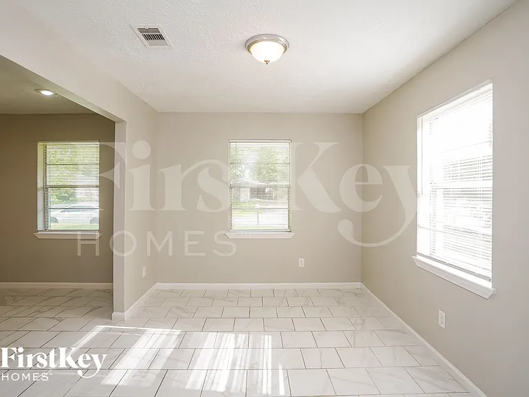4909 Green Willow Ln — Photo 7