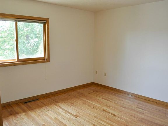 Extra bedroom with closet