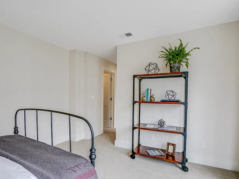 1117 Ocean Ave #309 — Photo 18