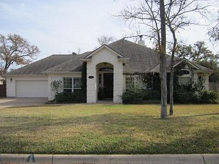 1st image of 904 Royal Adelade Dr