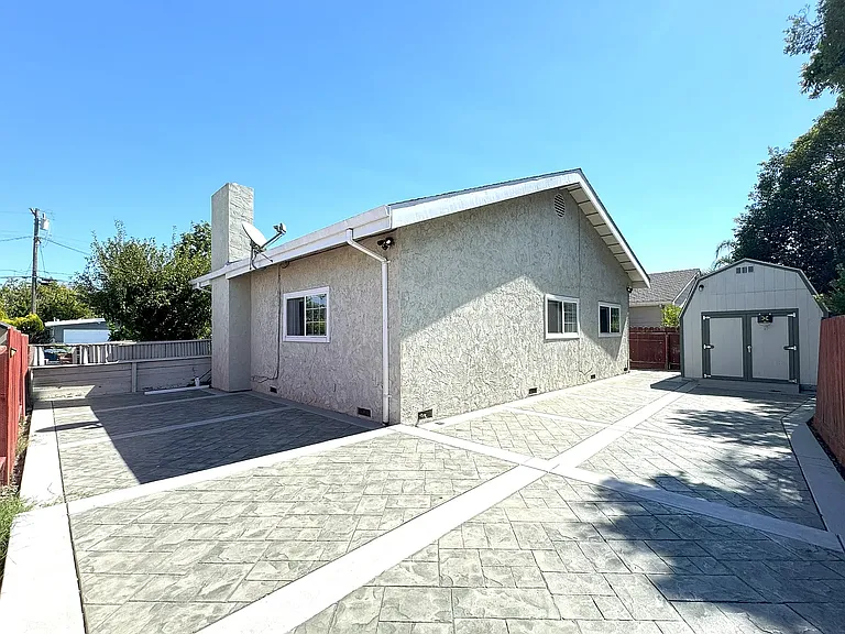 36681 Bishop St — Photo 17