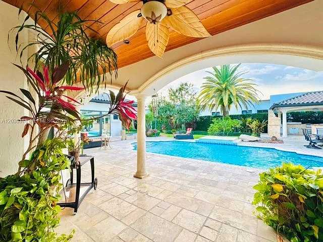 4 bed, 4.0 bath, 3149 sqft, $7,500 — Photo 3