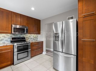 438 Bush Dr, Ballwin, MO 63021