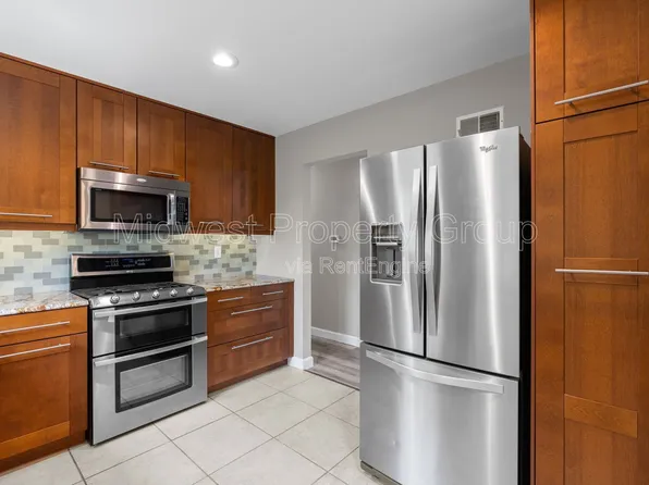 438 Bush Dr, Ballwin, MO 63021