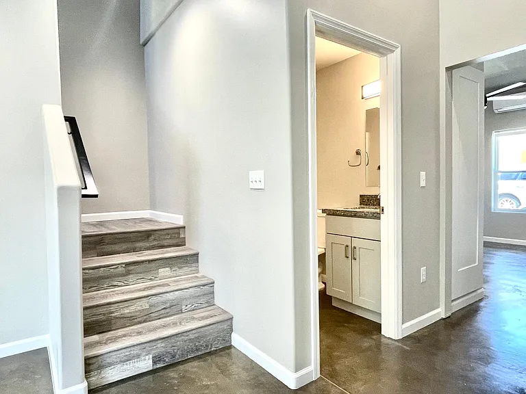 720 N Walnut St #13 — Photo 9