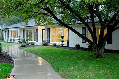 1st image of 2 Kingston Manor Dr