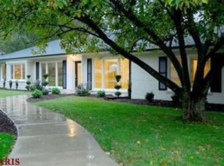 2 Kingston Manor Dr, Saint Louis, MO 63124