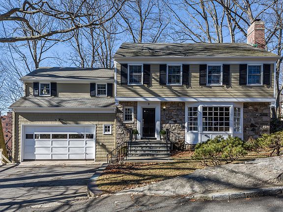 2nd image of 3 Red Oak Ln
