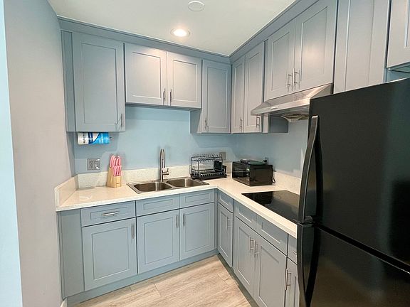 4th image of 1730 N La Brea Ave #106